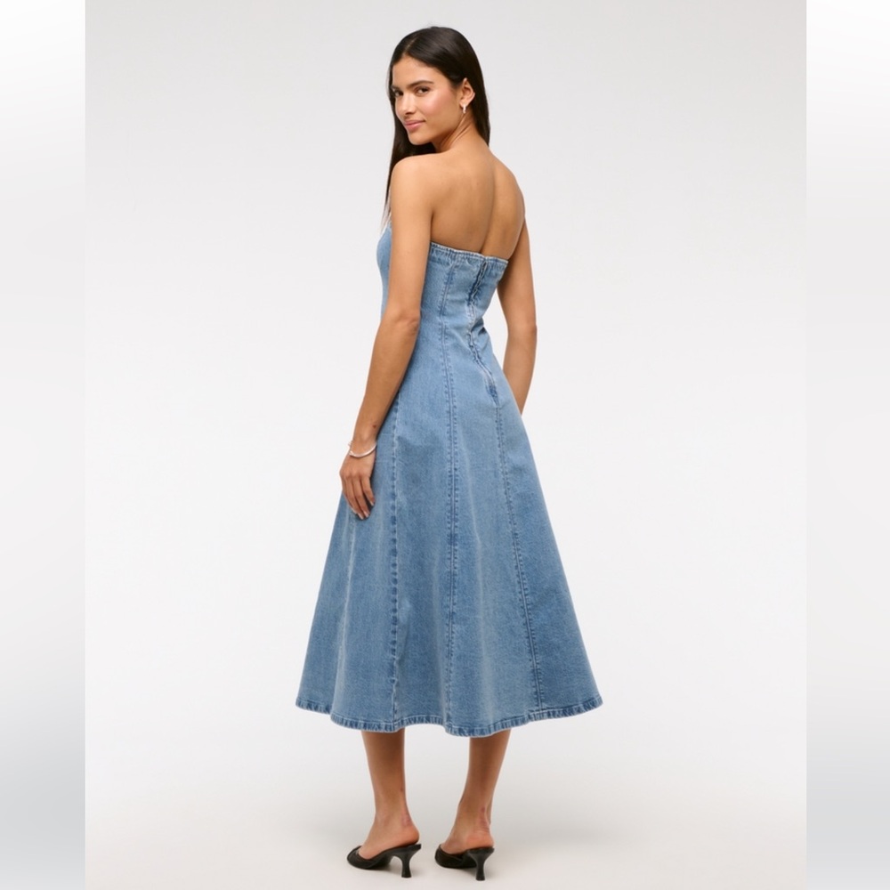The A&F Mila Strapless Denim Midi
Dress